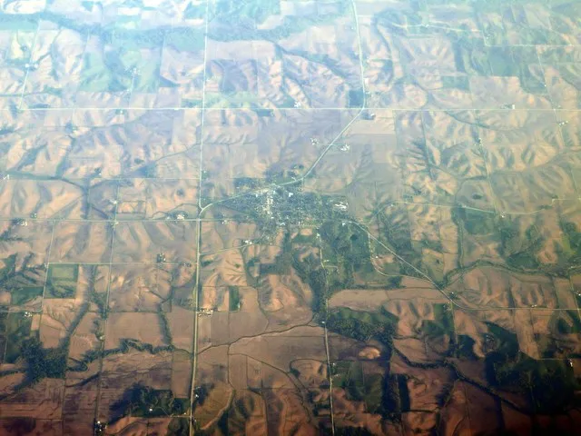 North English is a city in Iowa and Keokuk counties in the U.S. state of Iowa. The population was 1,041 at the 2010 census. It is named for the English River. North English was la...