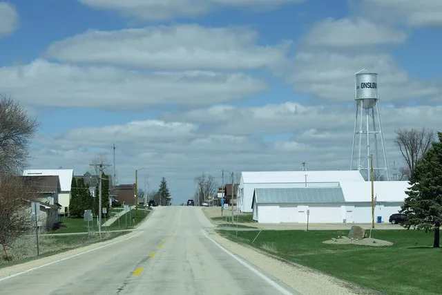 IA136 North in Onslow