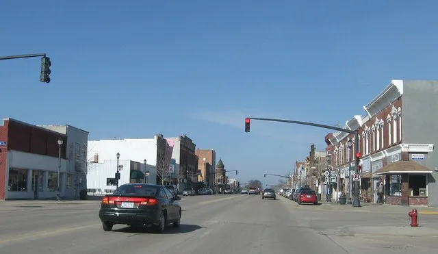 Downtown Osage, Iowa [Added by Nyttend :] picture appears to be taken looking westward along Main Street at the intersection with 8th Street; the buildings shown are part of the O...