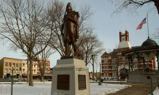 Mahaska The plaques read: Mahaska for whom Mahaska County was named was a chief of the Ioway tribe of Indians. He lived at peace with the white man and was slain by an Indian in 1...