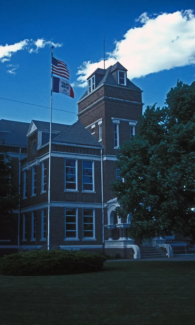 COUNTY COURTHOUSE BUILT IN 1889 IN SIDNEY; VICTORIAN