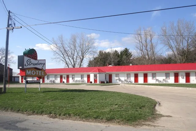 Strawberry Motel - Strawberry Point, IA