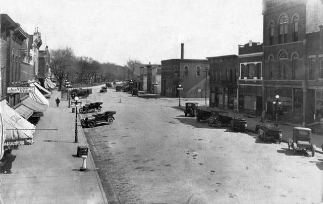 549 2nd Street (three-story building), Traer IA - 1918