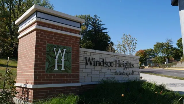 Entry signage for City of Windsor Heights, located at 63rd Street and University Avenue.
