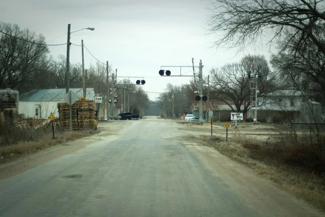 Elmdale is a 4 four block ghost town in the middle of Kansas. About 20 percent of the houses seem to be inhabited. The rest seem to be haunted. In the next town over, Cottonwood F...