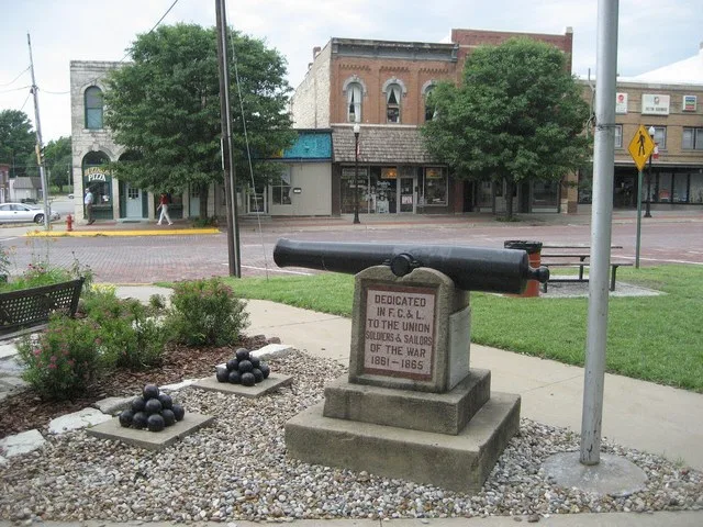 Holton, KC, West 4th St and New York Avenue