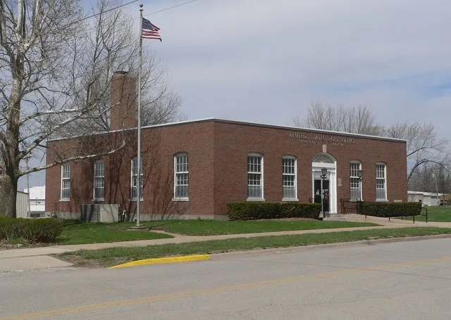 Post office at 825 1st Avenue East in Horton, Kansas; seen from the southeast.