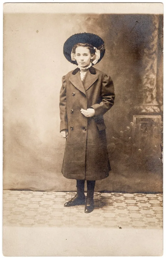 'Edith Elisabeth Howard 1915 East 11 St Kansas City Mo' - verso