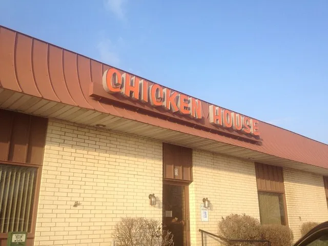 Image of the front entrance to the Olpe Chicken House in Olpe, Kansas