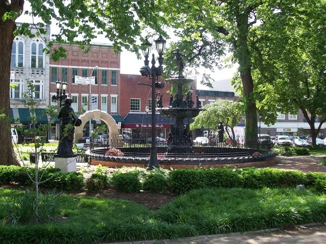 Fountain Square Park in the center of Downtown Bowling Green