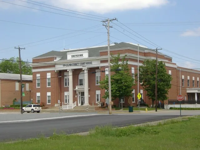 County courthouse in McLean County, Kentucky