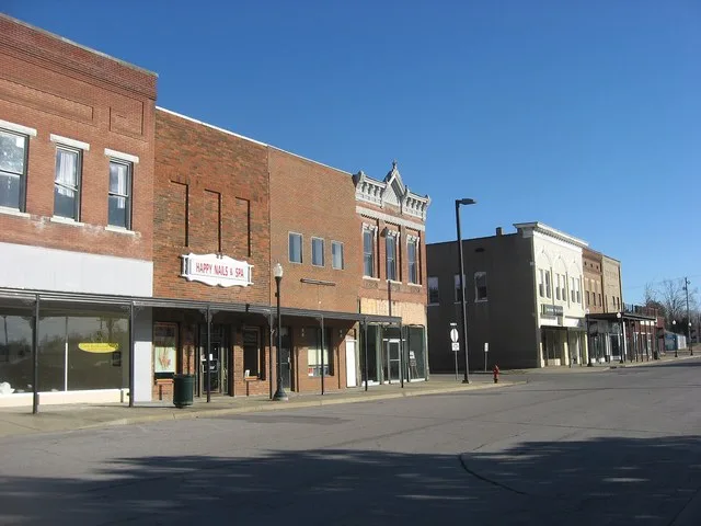Buildings on the northern side of Railroad Avenue at the Main Street intersection in Dawson Springs , Kentucky , United States . This block is part of the Dawson Springs Historic...