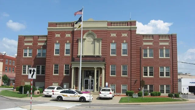 Western front of the Hardin County Courthouse, located at the center of Courthouse Square in Elizabethtown , Kentucky , United States . Built in 1933, it is part of the Elizabetht...