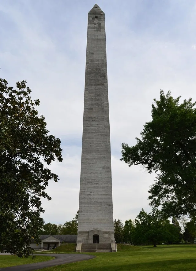 Memorial dedicated to Confederate President Jefferson Davis. Completed in 1924.