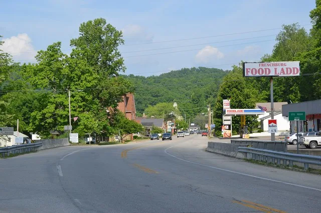 Looking eastward on Walnut Street ( U.S. Route 460 ) toward downtown Frenchburg , Kentucky , United States .