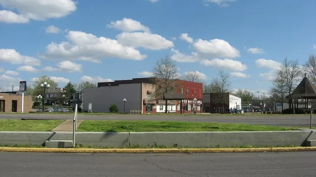 Overview of Commercial Avenue in downtown Fulton , Kentucky , United States . This area is part of the Fulton Downtown Historic District , a historic district that is listed on th...