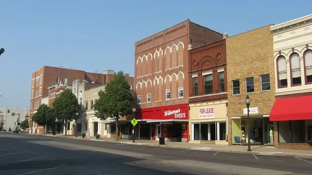 Buildings on the eastern side of the 100 block of N. Main Street in Henderson , Kentucky , United States . This block is part of the Henderson Commercial District , a historic dis...