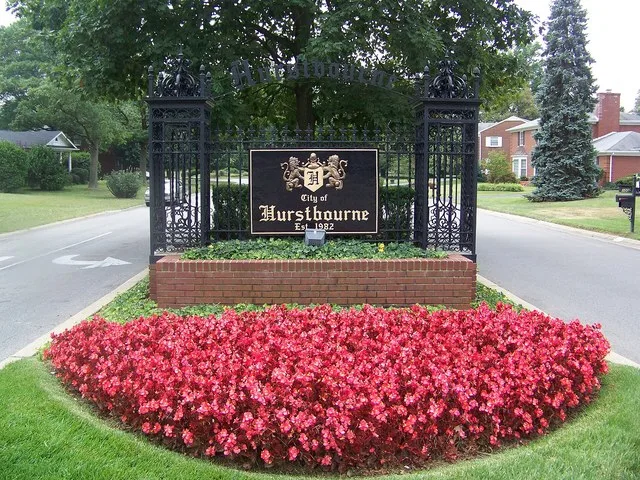 Entrance to Hurstbourne Ky