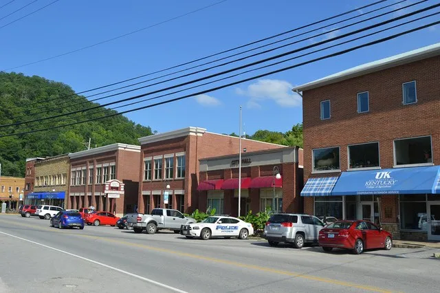 Businesses on the southern side of 22065 Main Street ( U.S. Route 421 / Kentucky Route 80 ) in downtown Hyden , Kentucky , United States .
