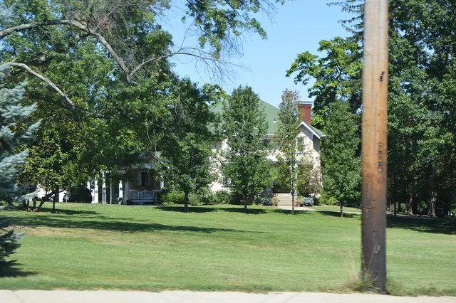 Front of the house at 2696 Dixie Highway (U.S. Routes 25 / 42 ) in far southwestern Lakeside Park , Kentucky , United States . Built in 1920, it is part of the Dixie Highway Histo...