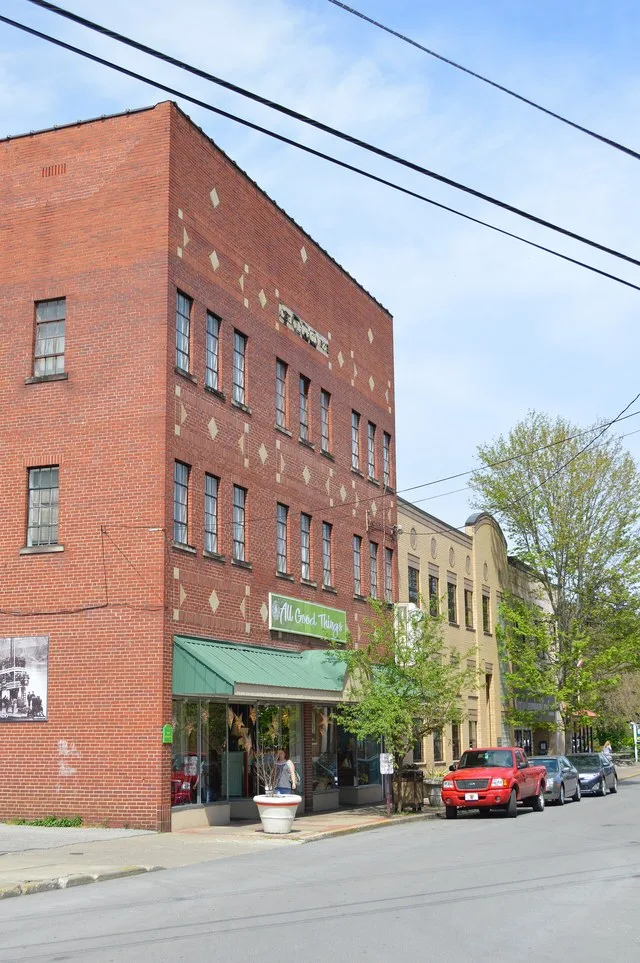 Buildings on the western side of Front Street north of Ford Street in Prestonsburg , Kentucky , United States . This section of Front is part of the Front Street Historic District...