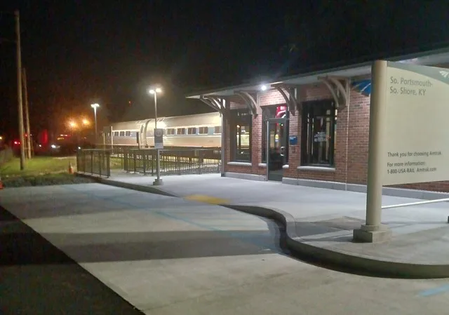 Amtrak Cardinal preparing to leave the new South Shore-South Portsmouth station in South Shore, KY.