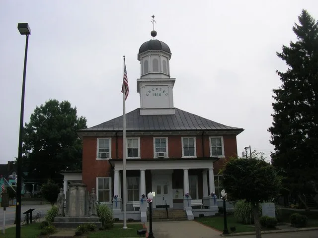 Washington County courthouse Given to by former Wikipedian for the purpose of being on Wikipedia. It is the oldest operating court house west of the Appalachin Mountains.