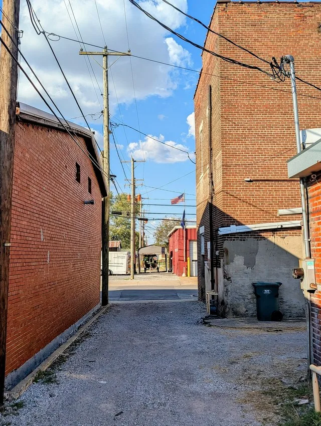 Callejón en el centro de Sturgis, Kentucky.