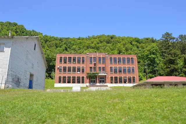 Front of the old Wayland High School, located on the northeastern side of Kentucky Route 7 at the northwestern end of Wayland , Kentucky , United States . It was built in 1941.