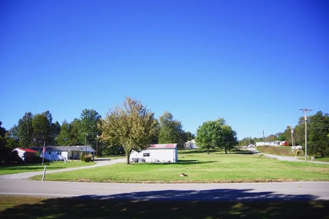 Houses in Wheatcroft, Kentucky, United States, viewed from the intersection of Kentucky Route 109 (foreground) and Lexington Street (on the right).