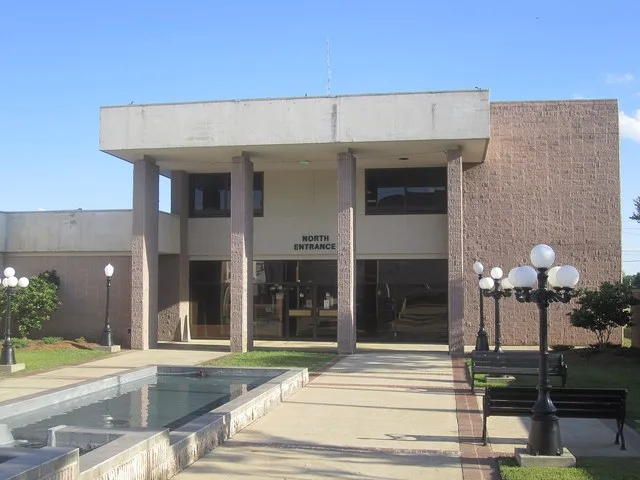I took photo in Bastrop, LA, with Canon camera: it is the north entrance to City Hall.