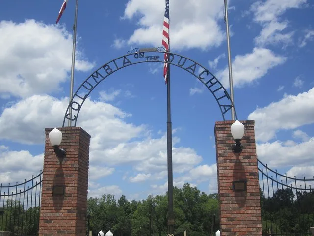 I took photo of gateway to Ouachita River at Columbia, LA, with Canon camera.