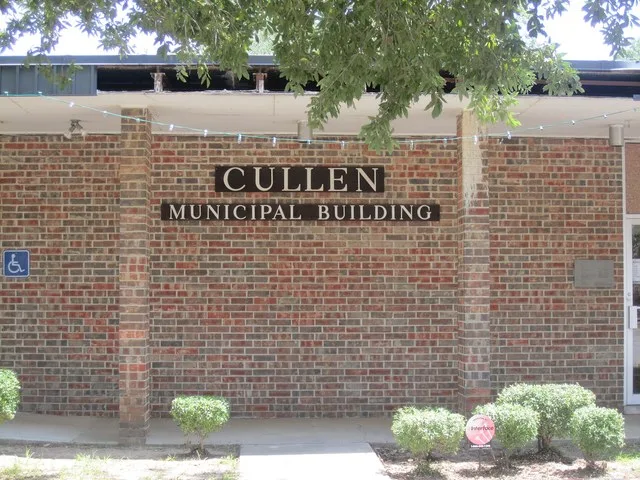 I took photo of Cullen City Hall with Canon camera.