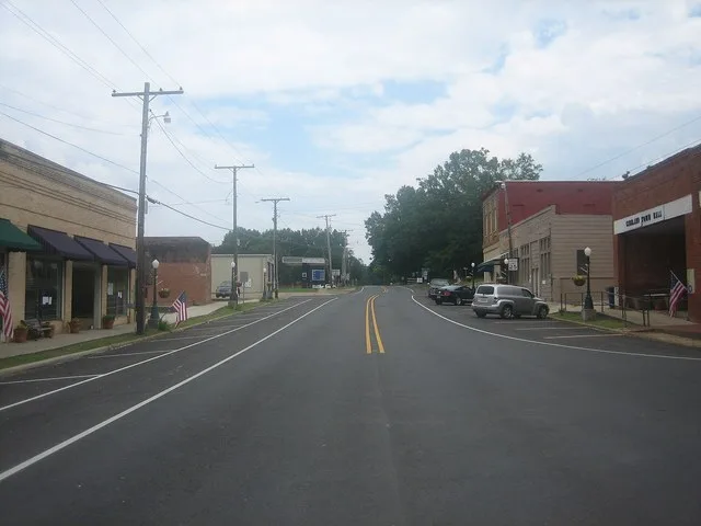 Downtown Gibsland, Louisiana, 2009. I took photo on May 25, 2009. Billy Hathorn ( talk ) 02:08, 30 May 2009 (UTC)