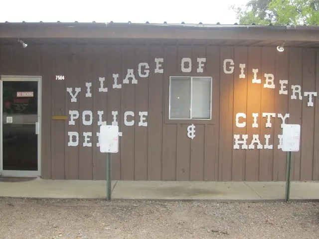 I took photo with Canon camera in Gilbert, LA.