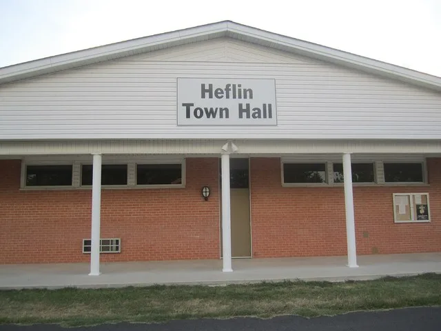 I took photo in Heflin, LA, with Canon camera, of the town hall.