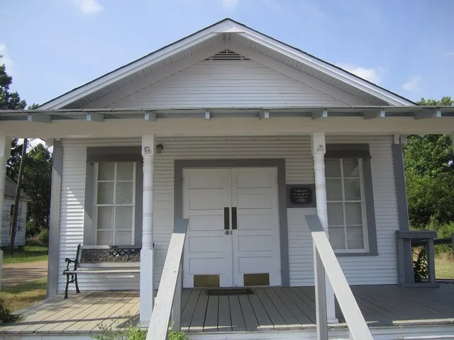 I took photo on June 9, 2012 in Ida, LA, of former post office converted into a now military museum. Billy Hathorn ( talk ) 02:42, 28 June 2012 (UTC)