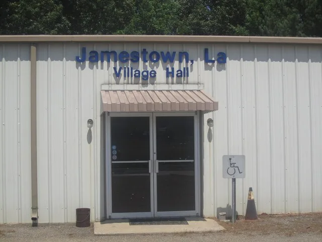 I took photo with Canon camera in Jamestown, LA.