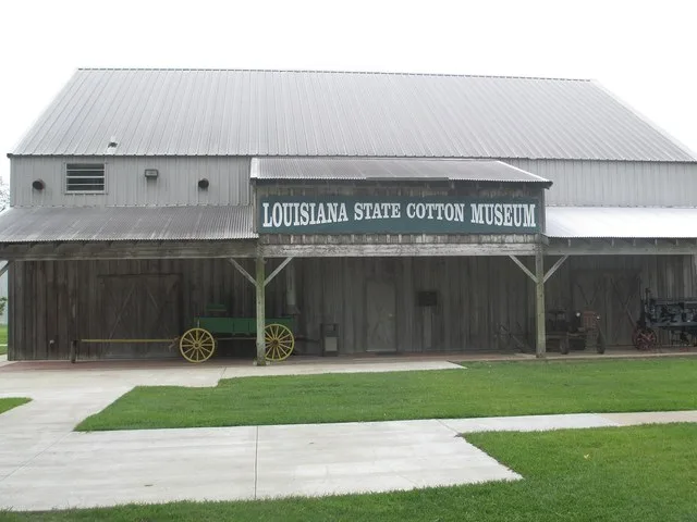I took photo of Louisiana State Cotton Museum in Lake Providence, with Canon camera.