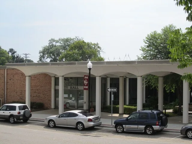I took photo in Minden, LA, with Canon camera.