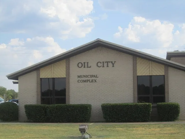 I took photo of Municipal Complex in Oil City, LA, with Canon camera.