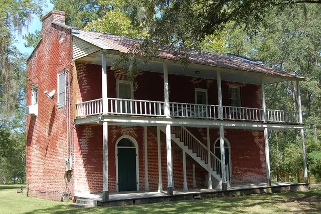 Old Livingston Parish Courthouse