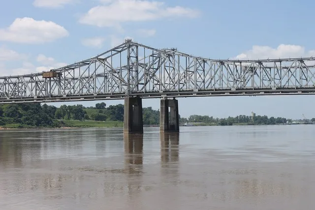 Mississippi River bridge between Natchez, MS, and Vidalia, LA