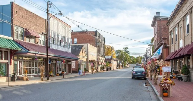 view of 2nd Street in historic district, Oakland, MD