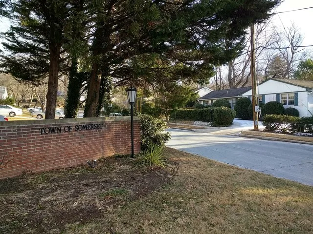 Houses and a sign welcoming visitors to the town of Somerset, Maryland .