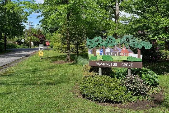 The welcome sign at the entrance to the town of Washington Grove, in Montgomery County Maryland.