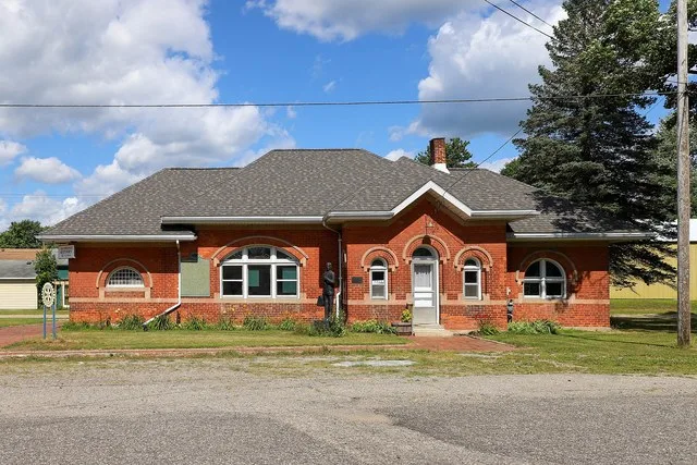 Columbiaville station is a former train station in Columbiaville, Michigan. The structure is a mix of Late Victorian, Queen Anne, and Richardsonian Romanesque style architecture a...