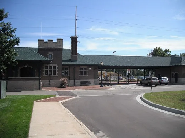 This is an image of a place or building that is listed on the National Register of Historic Places in the United States of America . Its reference number is 93001349 ( Wikidata ).