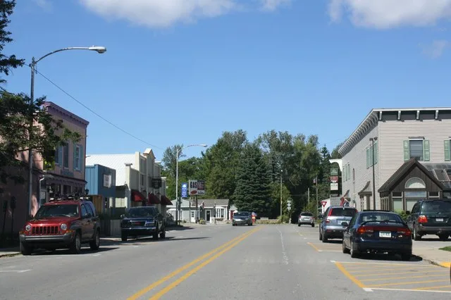 Looking north in w:Northport, Michigan on w:M-201 (Michigan highway) . This file was uploaded with Commonist .