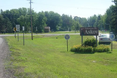 A welcome sign in Danish in Askov , Minnesota